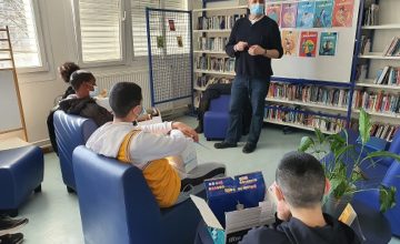 Au collègeJean Moulin de La Norville, la classe relais de Mme Larnicol a reçu Eric Simard, mardi 8 mars 2022.