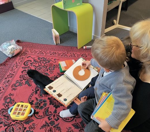 Atelier « Baby Touch » par l’association Les doigts qui rêvent