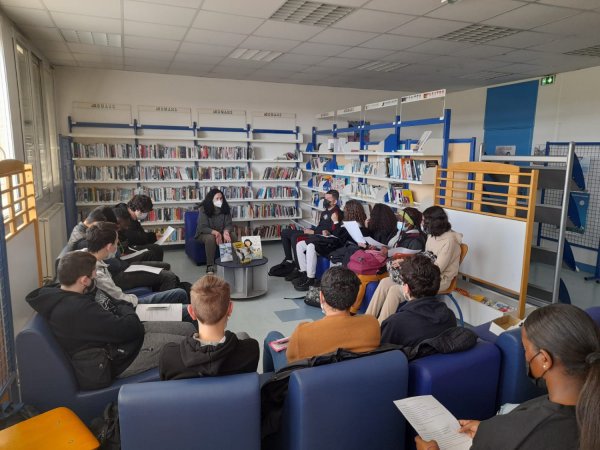 Au collège Jean Moulin de La Norville, des 4e et 3e de Mmes Wulleman et Minicilli ont reçu Julia Billet et Carole Trébor, jeudi 10 mars 2022.